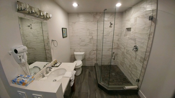 Premium King Suite with Marina View and Twin Balcony (Non-Pet Friendly) Photo 4