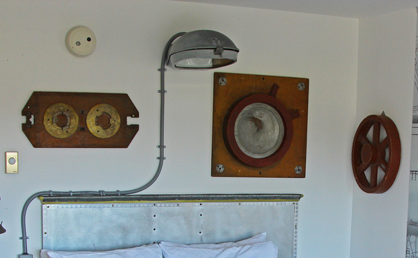 Queen Theme Room with Marina View and Balcony (Non-Pet Friendly) Photo 3