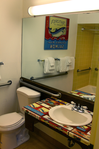 King Theme Room with Marina View and Balcony (Non-Pet Friendly) Photo 3