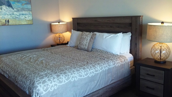 Premium King Model with Marina View and Balcony (Non-Pet Friendly) Photo 2