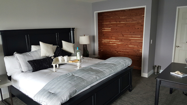 Premium King Suite with Marina View and Twin Balcony (Non-Pet Friendly) Photo 1