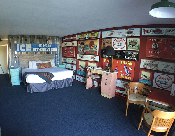 King Theme Room with Marina View and Balcony (Non-Pet Friendly) Photo 1