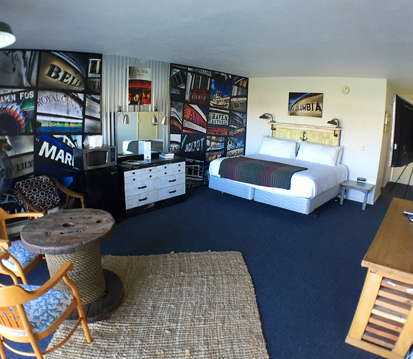 King Theme Room with Marina View and Balcony (Non-Pet Friendly) Photo 2